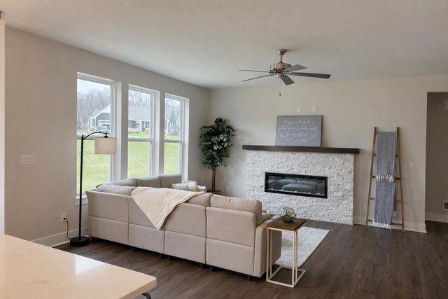 8312 85th AVENUE, Pleasant Prairie, WI 53158