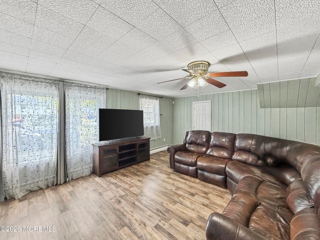 515 Hollywood Avenue, Toms River, NJ 08753