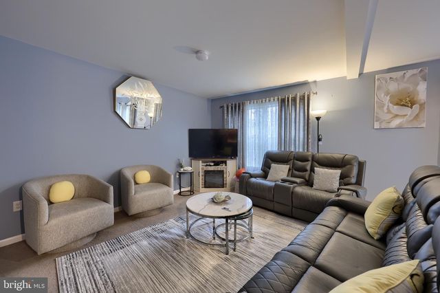 728 WINDING LN, Harrisburg, PA 17111