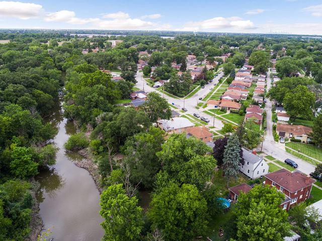 360 Streamside Drive, Harvey, IL 60426