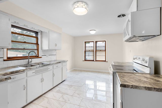 360 Streamside Drive, Harvey, IL 60426