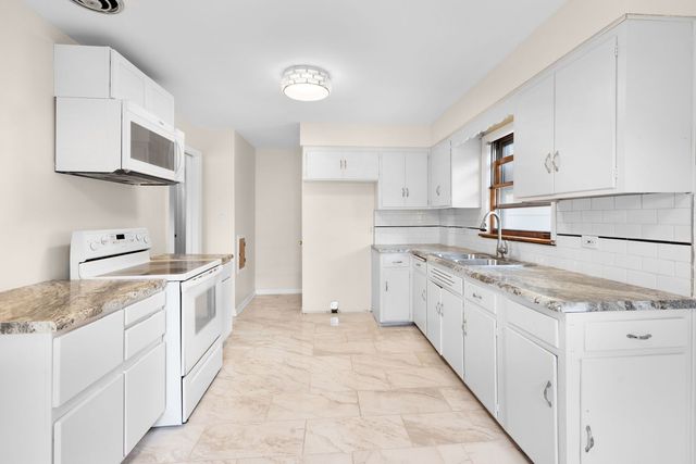 360 Streamside Drive, Harvey, IL 60426