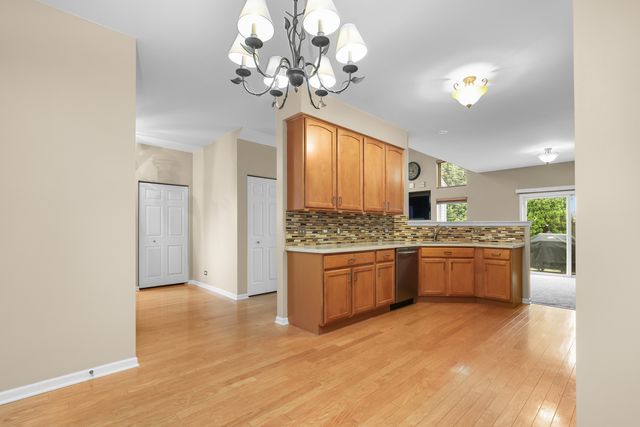 3270 Ronan Drive, Lake In The Hills, IL 60156