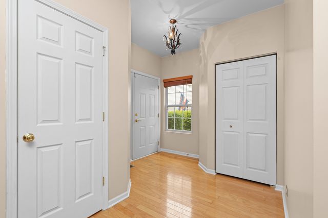 3270 Ronan Drive, Lake In The Hills, IL 60156
