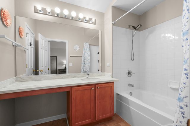 3270 Ronan Drive, Lake In The Hills, IL 60156