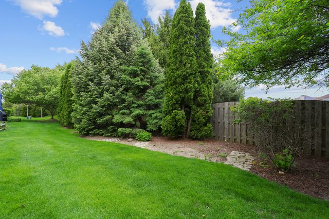 3270 Ronan Drive, Lake In The Hills, IL 60156