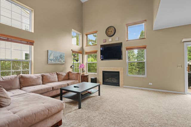 3270 Ronan Drive, Lake In The Hills, IL 60156