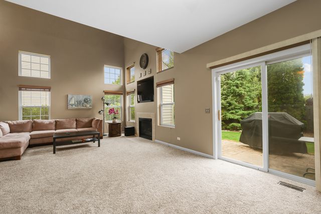 3270 Ronan Drive, Lake In The Hills, IL 60156