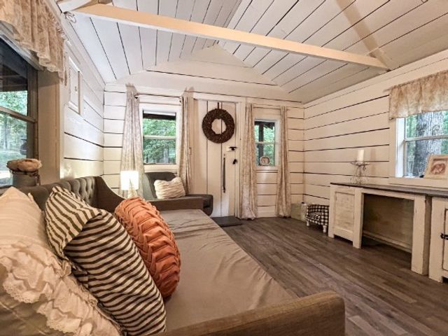 122 Day Break Rd, Summertown, TN 38483