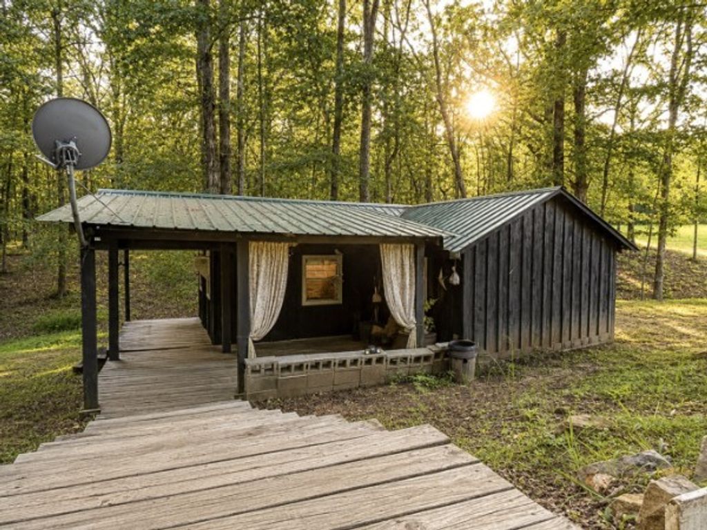 122 Day Break Rd, Summertown, TN 38483