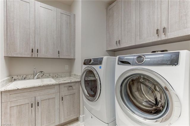 814 SW 56th ST, Cape Coral, FL 33914