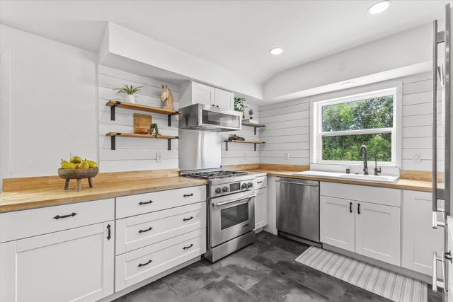 1800 Fairfax DRIVE, Elm Grove, WI 53122