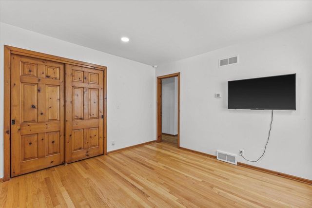 1800 Fairfax DRIVE, Elm Grove, WI 53122