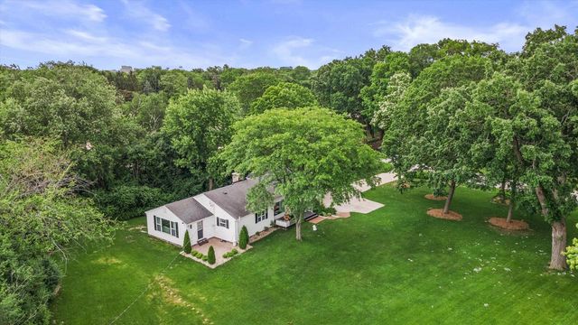 1800 Fairfax DRIVE, Elm Grove, WI 53122