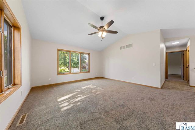 1676 Castle Drive, North Mankato, MN 56003