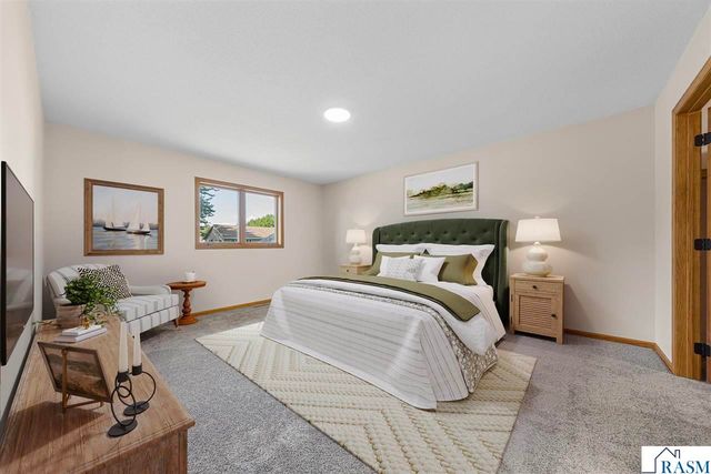 1676 Castle Drive, North Mankato, MN 56003