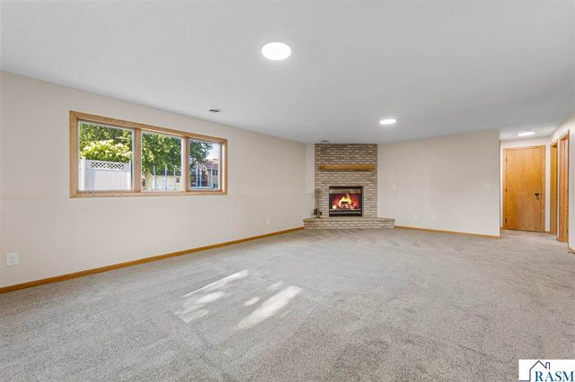 1676 Castle Drive, North Mankato, MN 56003