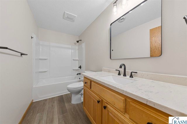 1676 Castle Drive, North Mankato, MN 56003