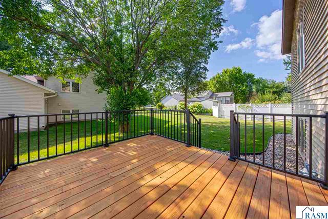 1676 Castle Drive, North Mankato, MN 56003