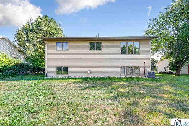 1676 Castle Drive, North Mankato, MN 56003
