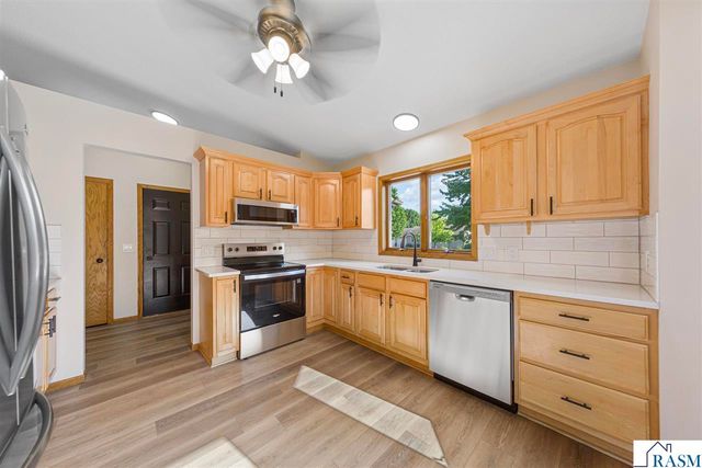 1676 Castle Drive, North Mankato, MN 56003