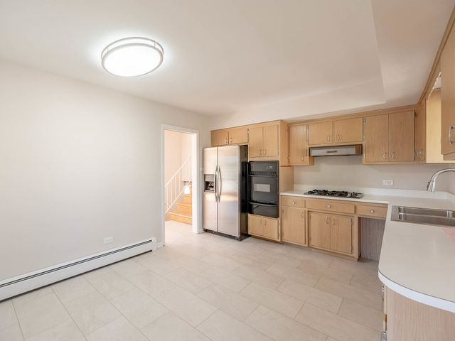 2858 Kensington Avenue, Westchester, IL 60154