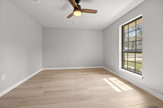 14203 Haverhill Ave, Pride, LA 70770