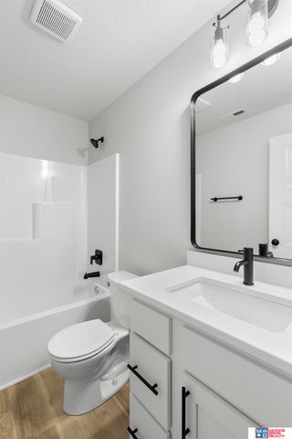 7220 NW 19th Street, Lincoln, NE 68521