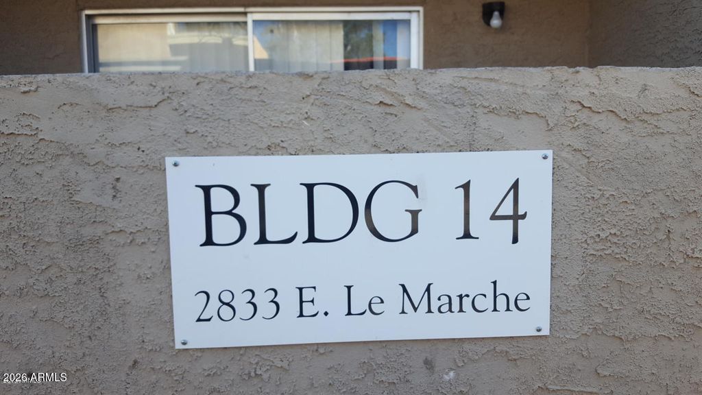 Image 5 of property listing at 2833 E LE MARCHE Avenue, Phoenix, AZ 85032