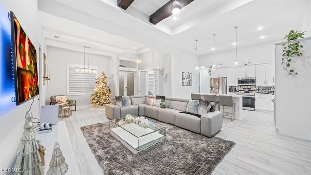 618 NW 7th PL, Cape Coral, FL 33993