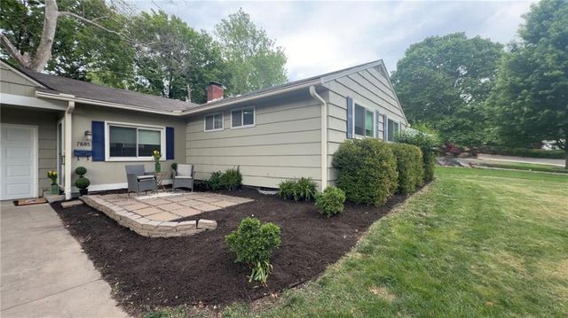 7605 Briar Street, Prairie Village, KS 66208