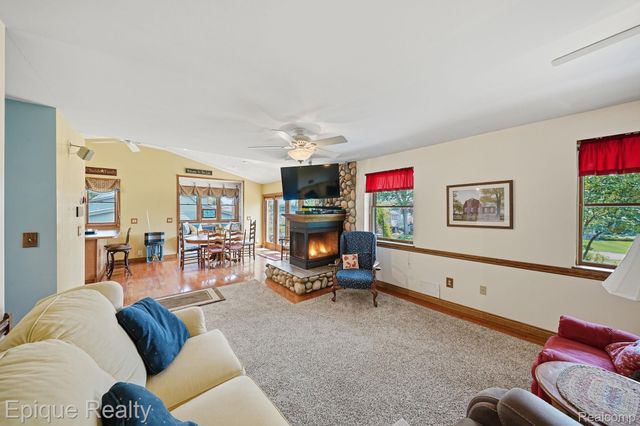 1642 Delmonte Street, Wolverine Lake Village, MI 48390