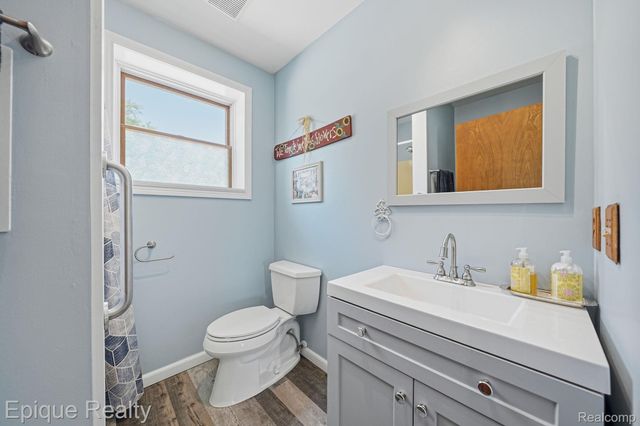 1642 Delmonte Street, Wolverine Lake Village, MI 48390