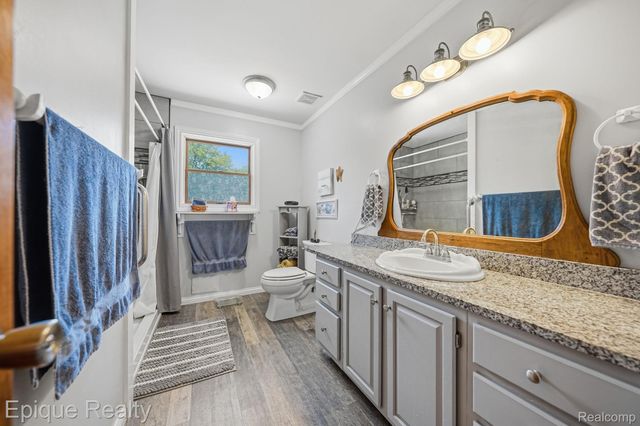 1642 Delmonte Street, Wolverine Lake Village, MI 48390