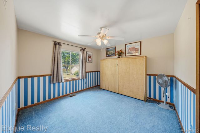 1642 Delmonte Street, Wolverine Lake Village, MI 48390