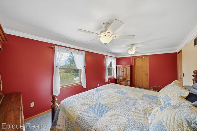 1642 Delmonte Street, Wolverine Lake Village, MI 48390