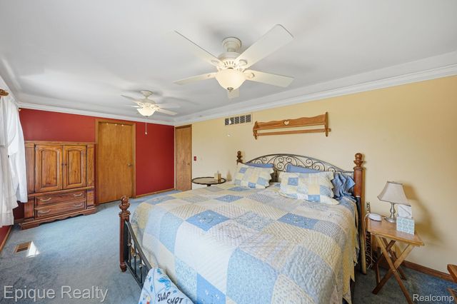 1642 Delmonte Street, Wolverine Lake Village, MI 48390