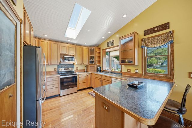 1642 Delmonte Street, Wolverine Lake Village, MI 48390