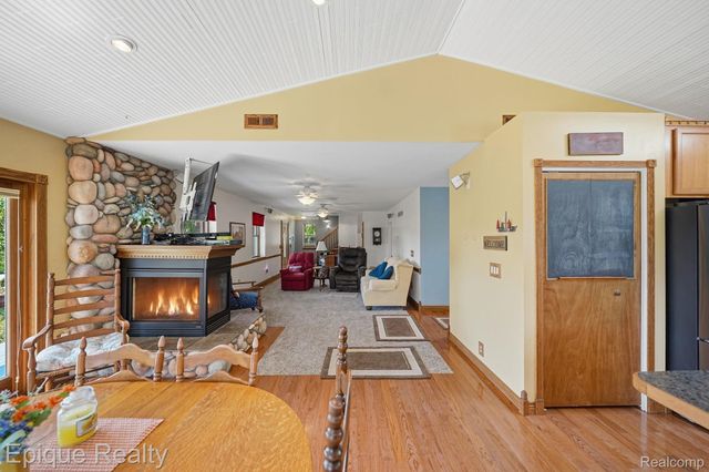1642 Delmonte Street, Wolverine Lake Village, MI 48390