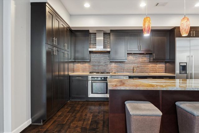 2207 Bancroft Street 1606, Houston, TX 77027