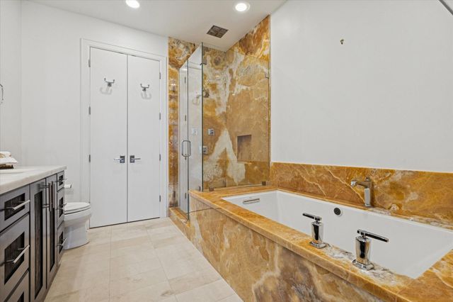 2207 Bancroft Street 1606, Houston, TX 77027