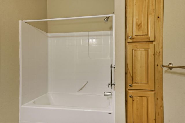 2530 SW Evening Primrose Drive, Redmond, OR 97756