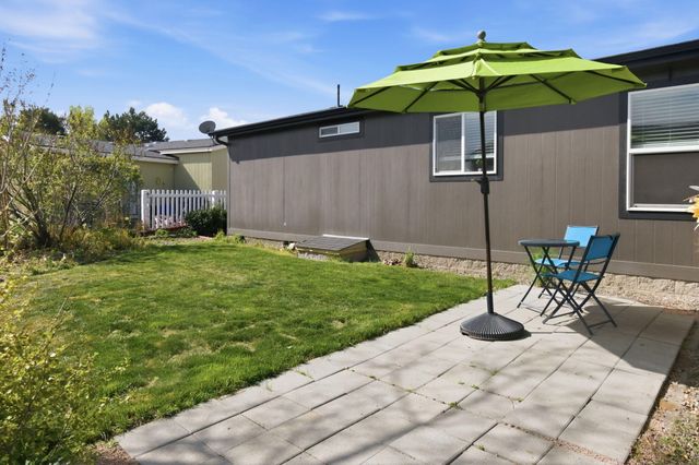 2530 SW Evening Primrose Drive, Redmond, OR 97756