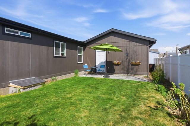 2530 SW Evening Primrose Drive, Redmond, OR 97756