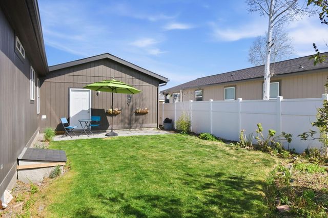 2530 SW Evening Primrose Drive, Redmond, OR 97756