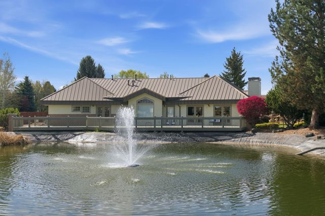 2530 SW Evening Primrose Drive, Redmond, OR 97756