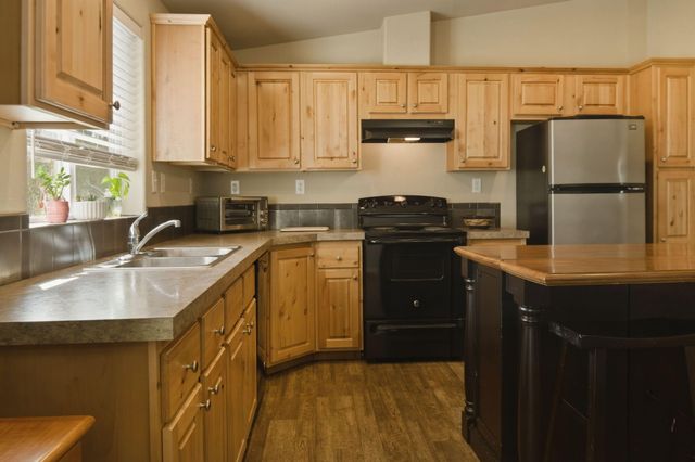 2530 SW Evening Primrose Drive, Redmond, OR 97756