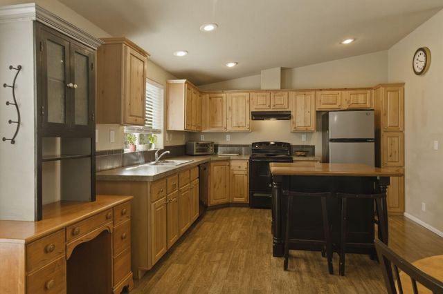 2530 SW Evening Primrose Drive, Redmond, OR 97756