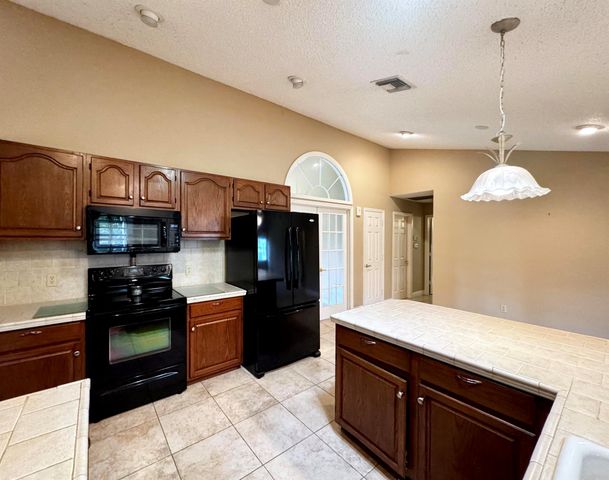 1465 SE Westmoreland Boulevard, Port St Lucie, FL 34952
