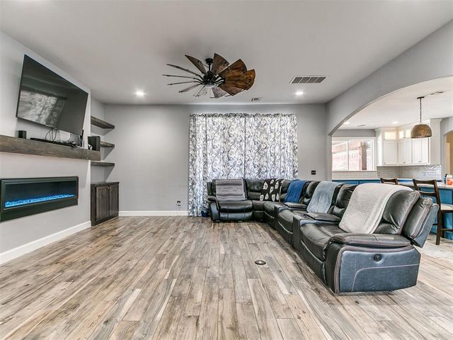 16316 Cobblestone Circle, Choctaw, OK 73020